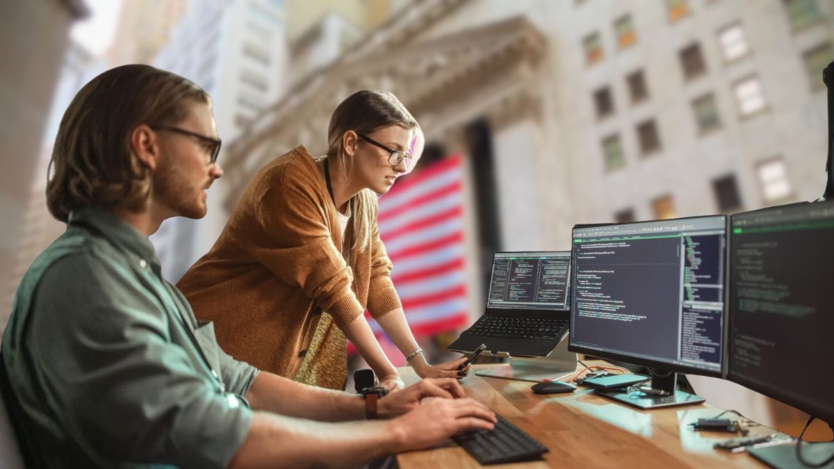 AI Training Pay Attracts Wall Street Experts to Train Models