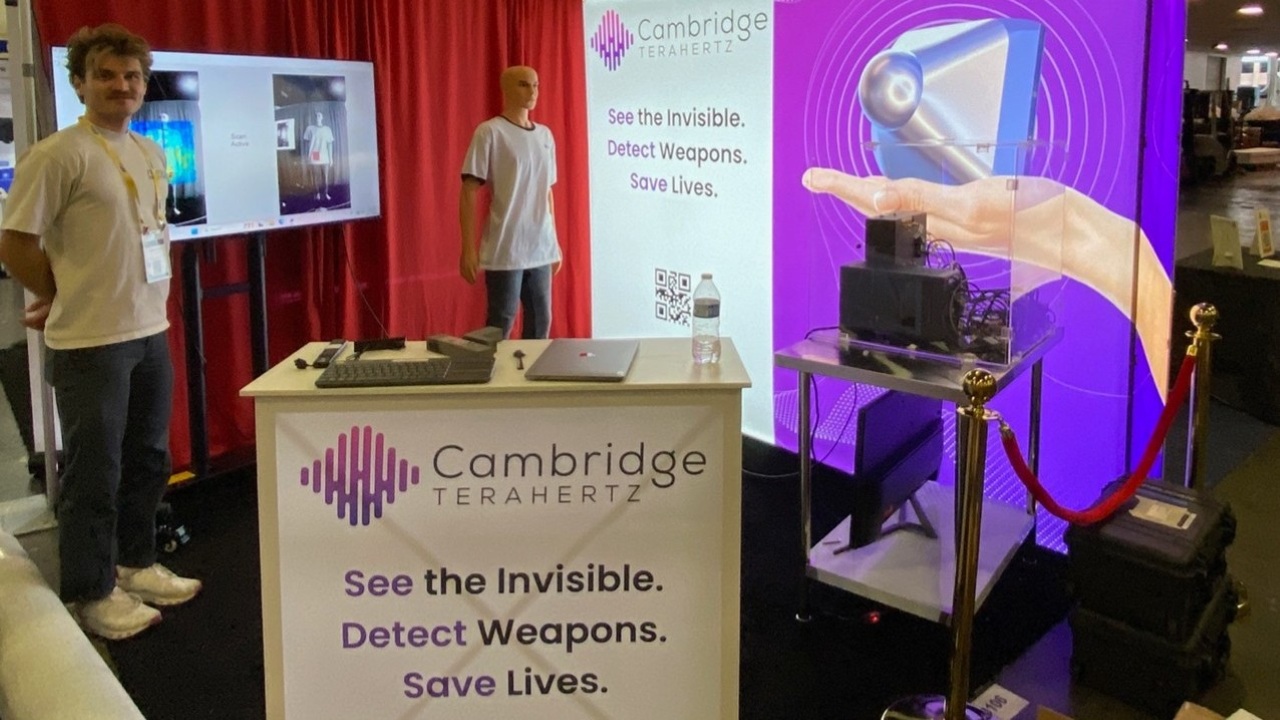 Amazon Invests in 3D Imaging Startup to Stop Return Fraud, Will It Save Billions in Retail Losses?