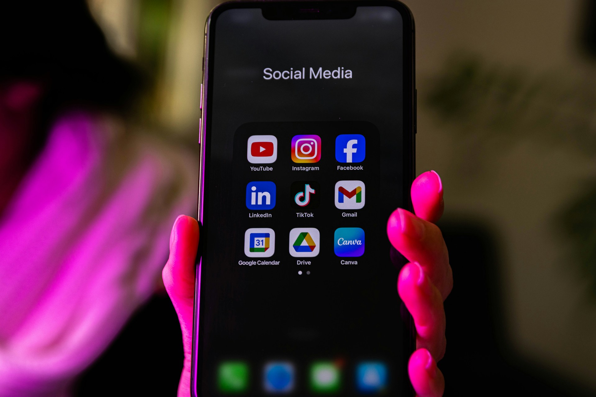 APJII Survey: TikTok Leads Indonesian Social Media Usage with 35.17% Access Rate