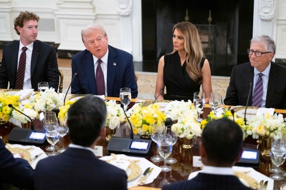 Trump Hosts Tech CEOs Meeting Amid AI Education Initiative Push