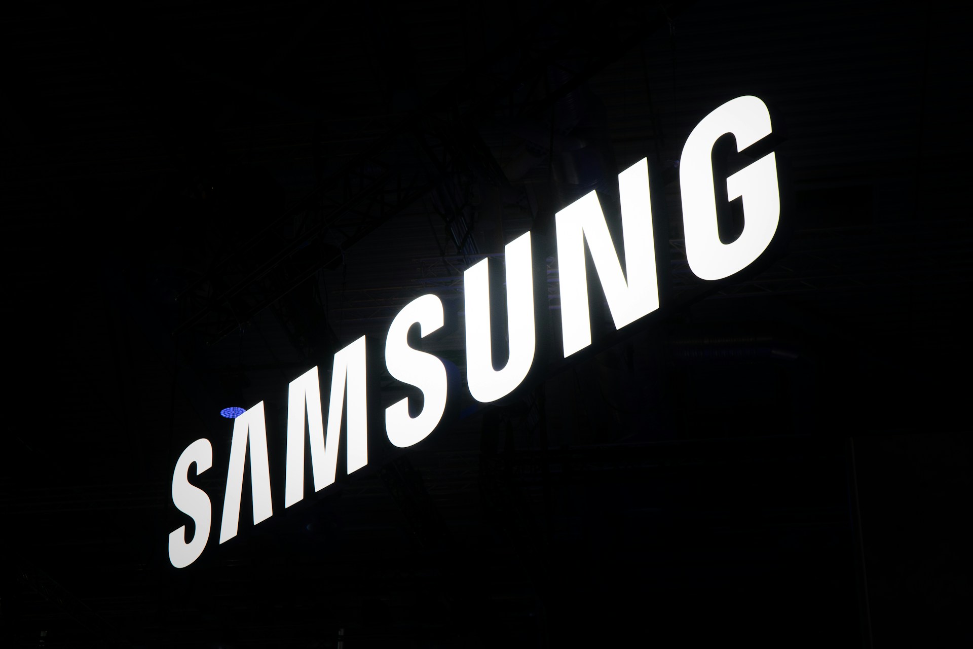 Samsung’s New Cooling Tech Uses 0.1% Material with 75% More Efficiency, Is This the Future?
