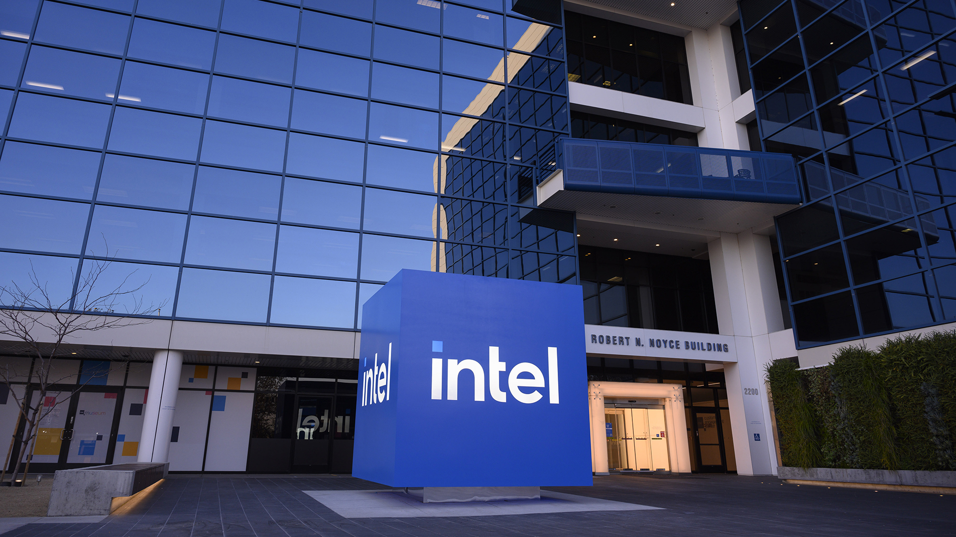 Intel Gets $2.2 Billion to Boost U.S. Semiconductor Production