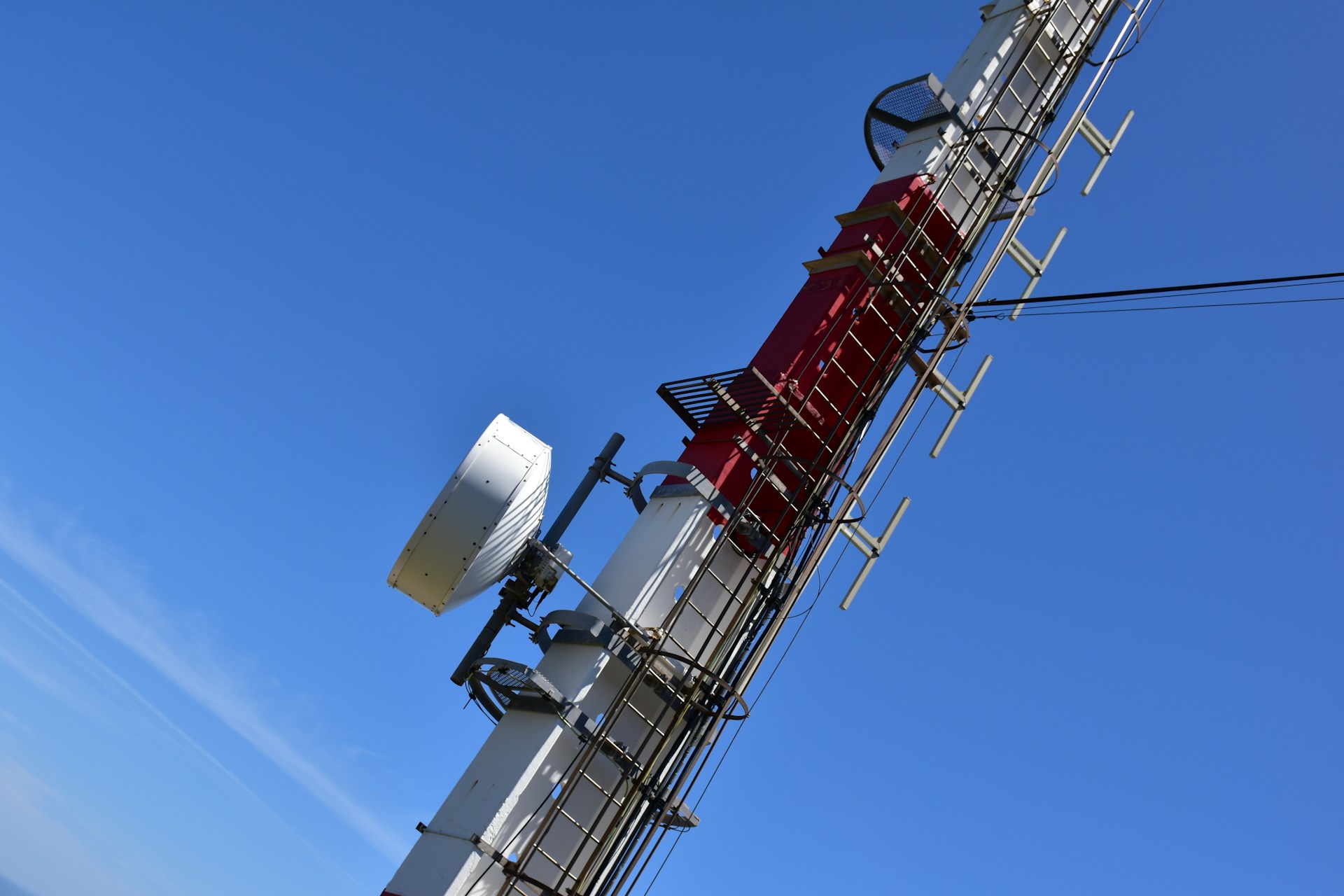 Indonesia Begins 1.4 GHz Frequency Auction for Affordable Broadband Access in 2025